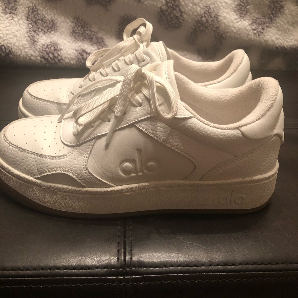 BARELY WORN ALO RECOVERY MODE SNEAKERS